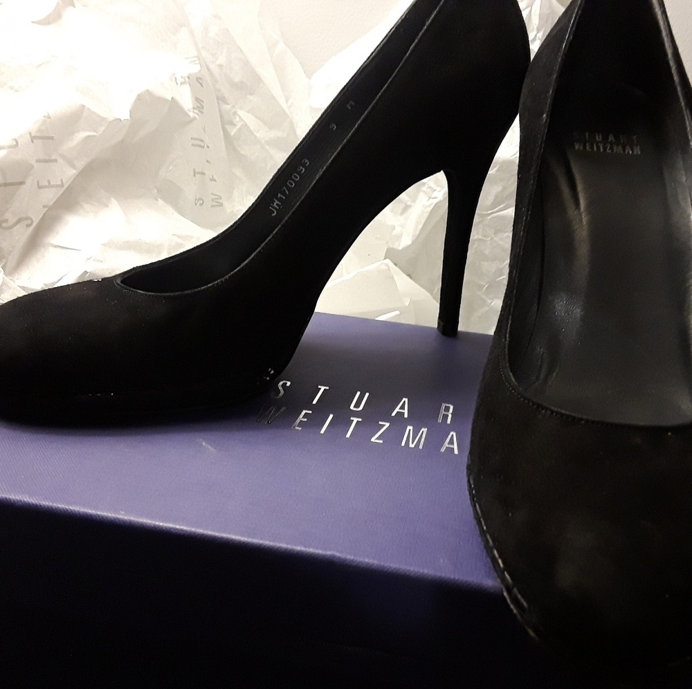 Stuart Weitzman Suede pumps